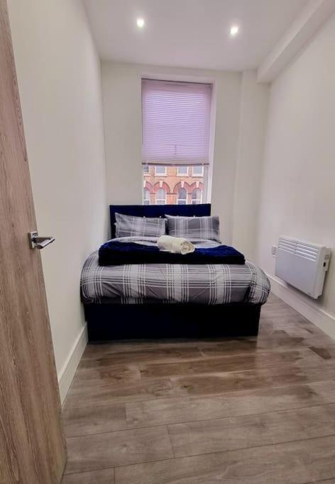 2 Bed Cosy Flat Close To Bus & Tube Station London Exterior foto